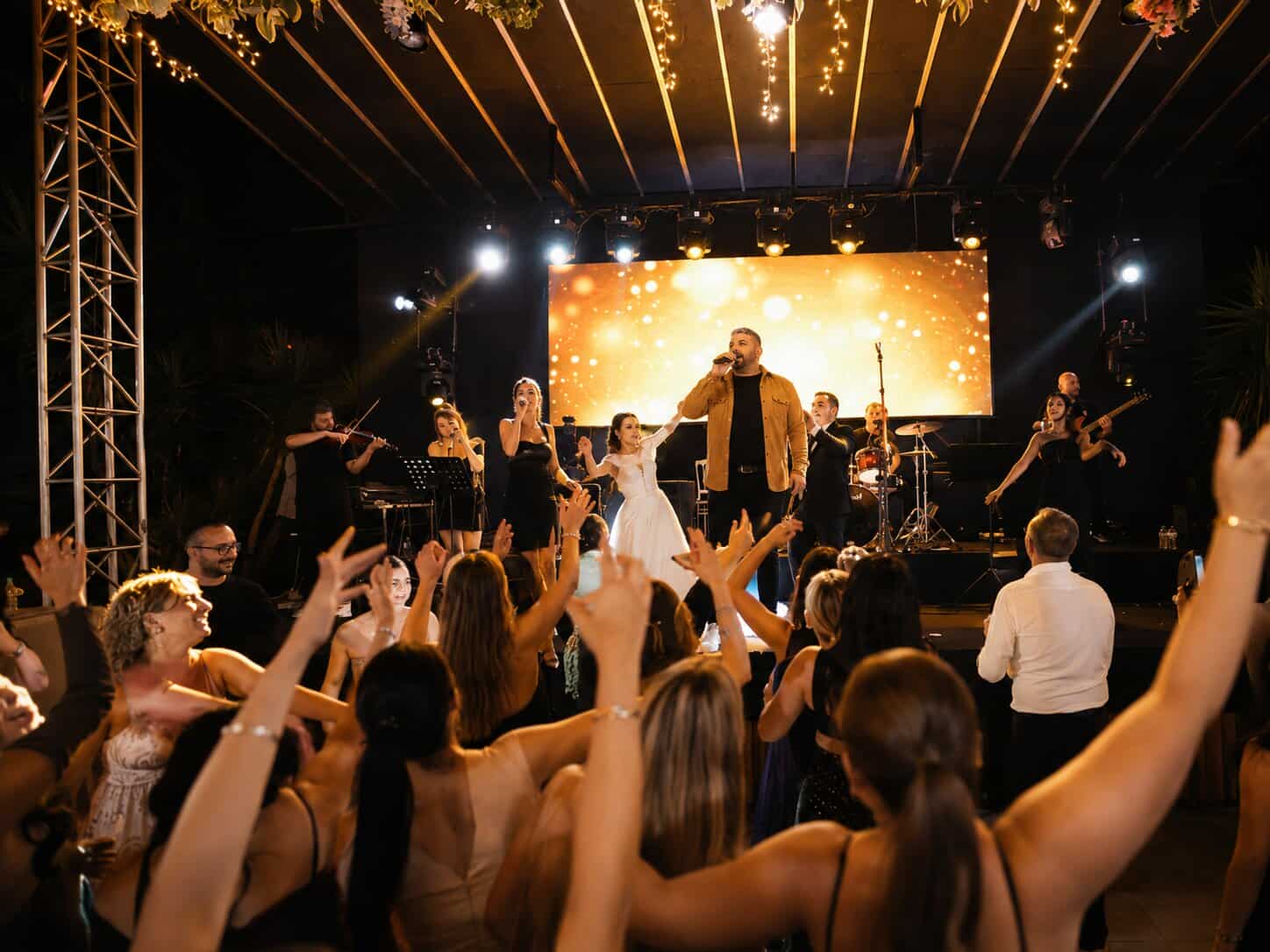 Düğün orkestrası canlı sahne performansı